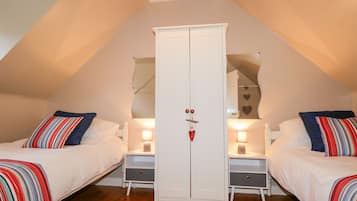 Cottage | 2 bedrooms, individually decorated, individually furnished, free WiFi