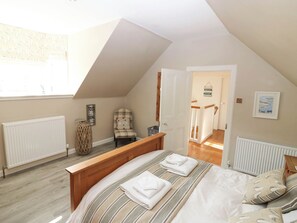 Cottage | 2 bedrooms, individually decorated, individually furnished, free WiFi - 61 Seatown (Buckie)