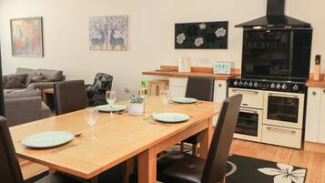Cottage | Dining