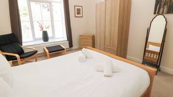Cottage | 2 bedrooms, WiFi (free), individually decorated, individually furnished