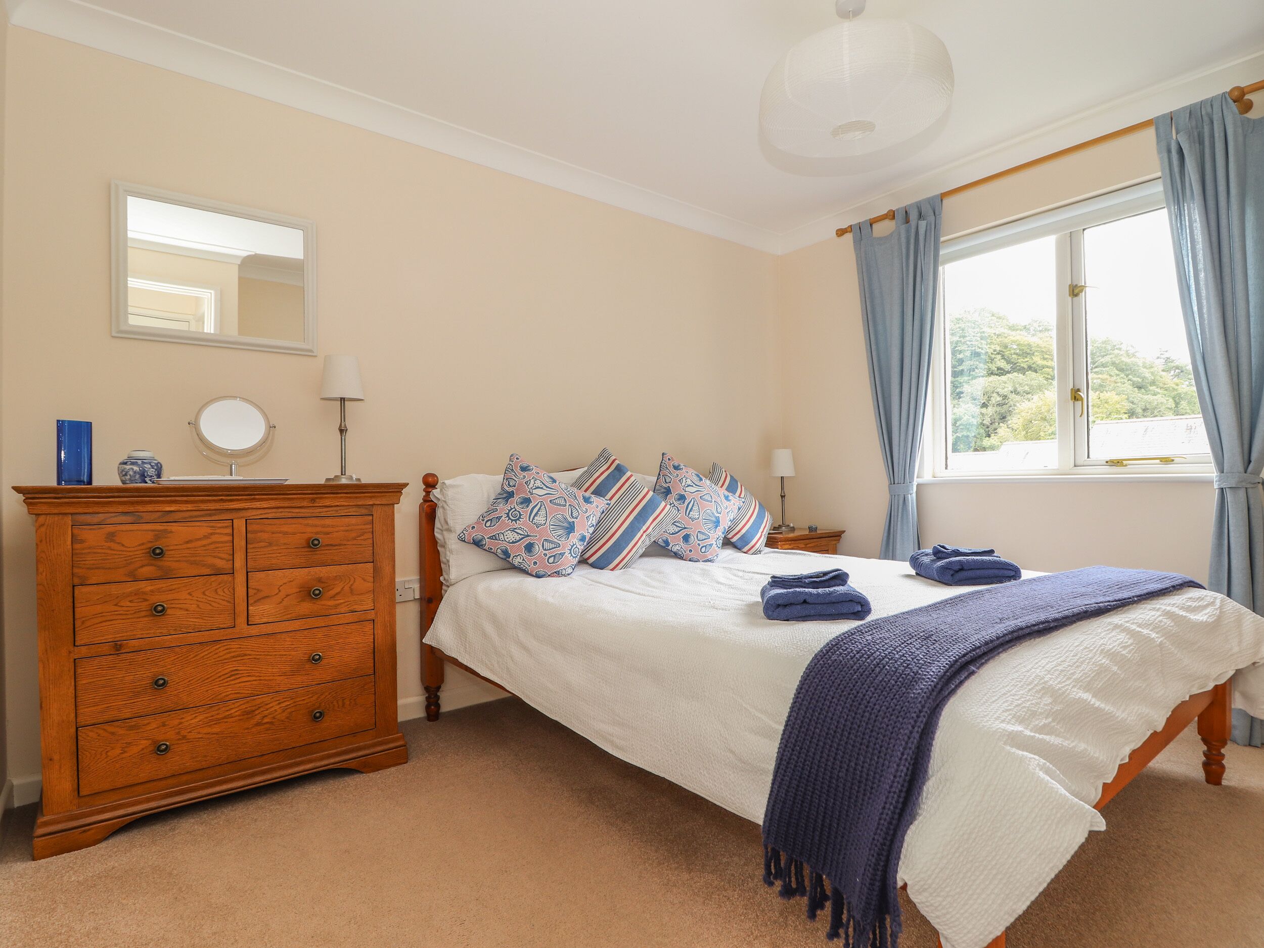 Mökki | 2 makuuhuonetta, yksilöllisesti sisustettu, yksilöllisesti kalustettu