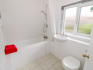 Cottage | Bathroom | Shower - Castle View (Warwick)