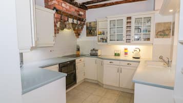 Casa rural | Cuina privada | Frigorífic, forn, placa de cuina i rentaplats