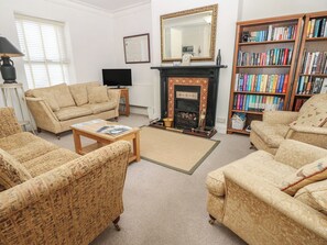 Cottage | Living area - Lancaster House (Sandown)