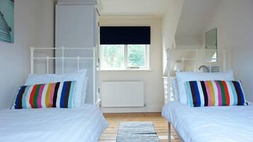 Cottage | 5 bedrooms, individually decorated, individually furnished, free WiFi