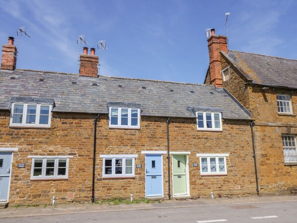 Exterior - Treacle Cottage (Warwick)