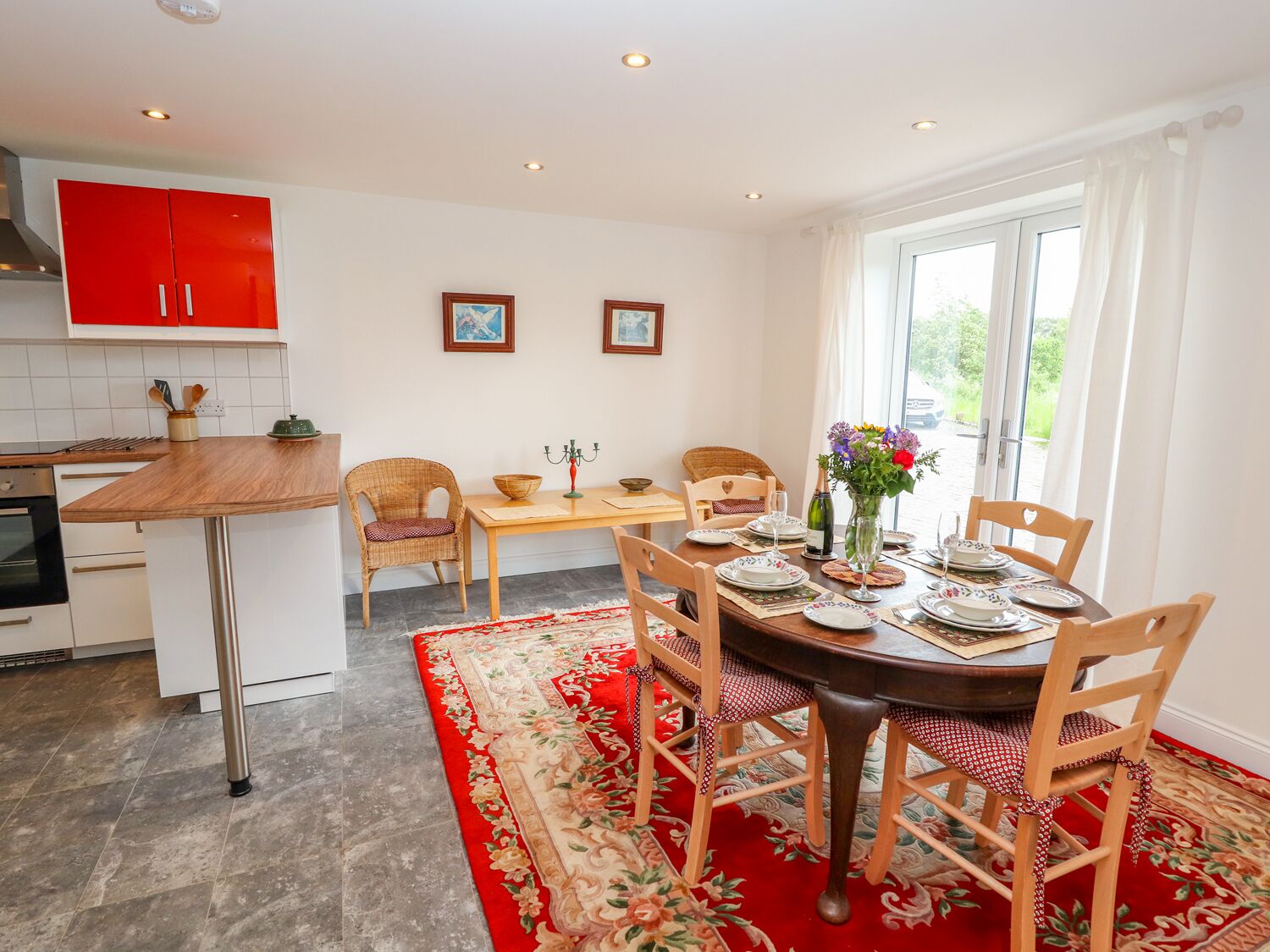 คอทเทจ | ภายใน