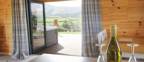 Stuga | 2 sovrum, individuell inredning, unika möbler och gratis wi-fi