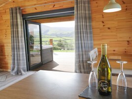 Cottage | 2 bedrooms, individually decorated, individually furnished, free WiFi