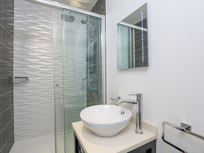 Bathroom - 29 Above Town (Dartmouth)