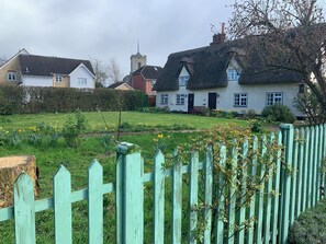Cottage | Property grounds - Beaumont's Cottage (Cambridge)