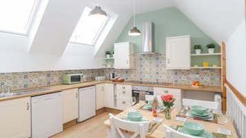 Cottage | Bếp riêng | Tủ lạnh, lò vi sóng, bếp nấu, máy rửa bát