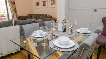 Cottage | Private kitchen | Microwave, dishwasher, electric kettle, toaster