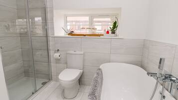 Cottage | Bathroom | Shower