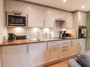 Cottage | Private kitchen | Fridge, microwave, dishwasher, electric kettle - The Farmhouse Kitchen (Ripon)