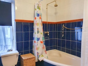 Bathroom - 11 Church Street (Whitby)