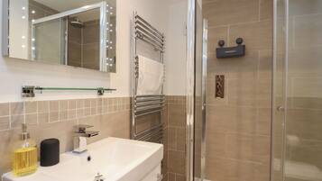 Cottage | Bathroom | Shower