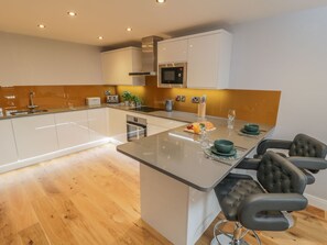 Cottage | Private kitchen - Premier, Transit &amp; Lady Hilda @ Engine Shed (Whitby)