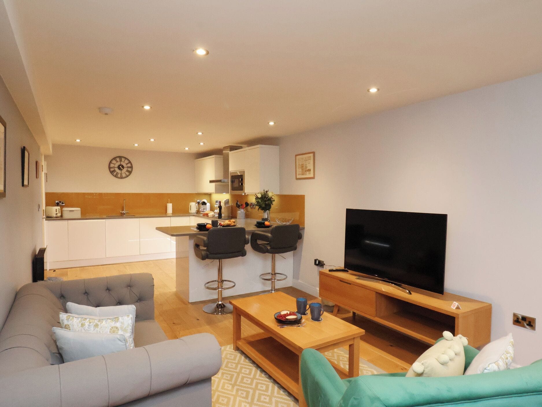 Cottage | Living area | Fireplace