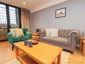 Cottage | Living area | Fireplace