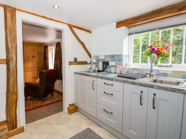 Cottage | Private kitchen | Toaster, cookware/dishes/utensils