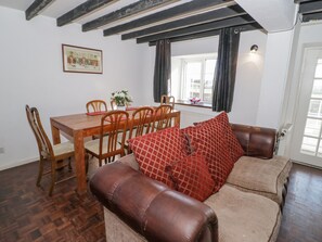 Cottage | Dining
