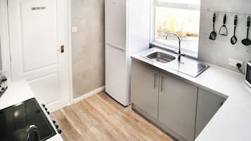 Casa rural | Cuina privada | Microones, placa de cuina, bullidora elèctrica i torradora