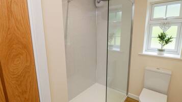 Cottage | Bathroom | Shower