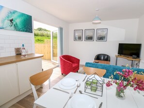 Dining - 5 Yarmouth Cottages (Freshwater)