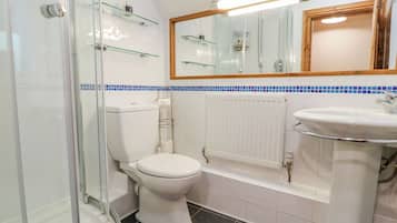 Cottage | Bathroom | Shower