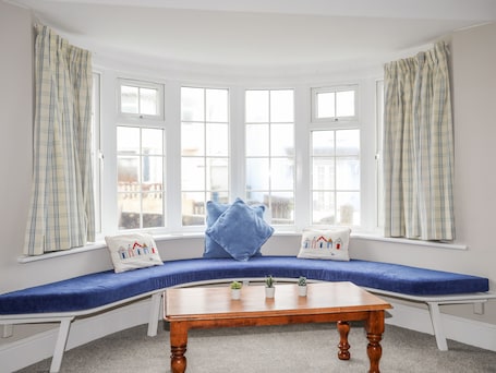 Cottage | 3 bedrooms, individually decorated, individually furnished, free WiFi. The Pink House