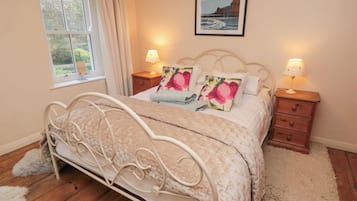 Cottage | 3 bedrooms, individually decorated, individually furnished, free WiFi