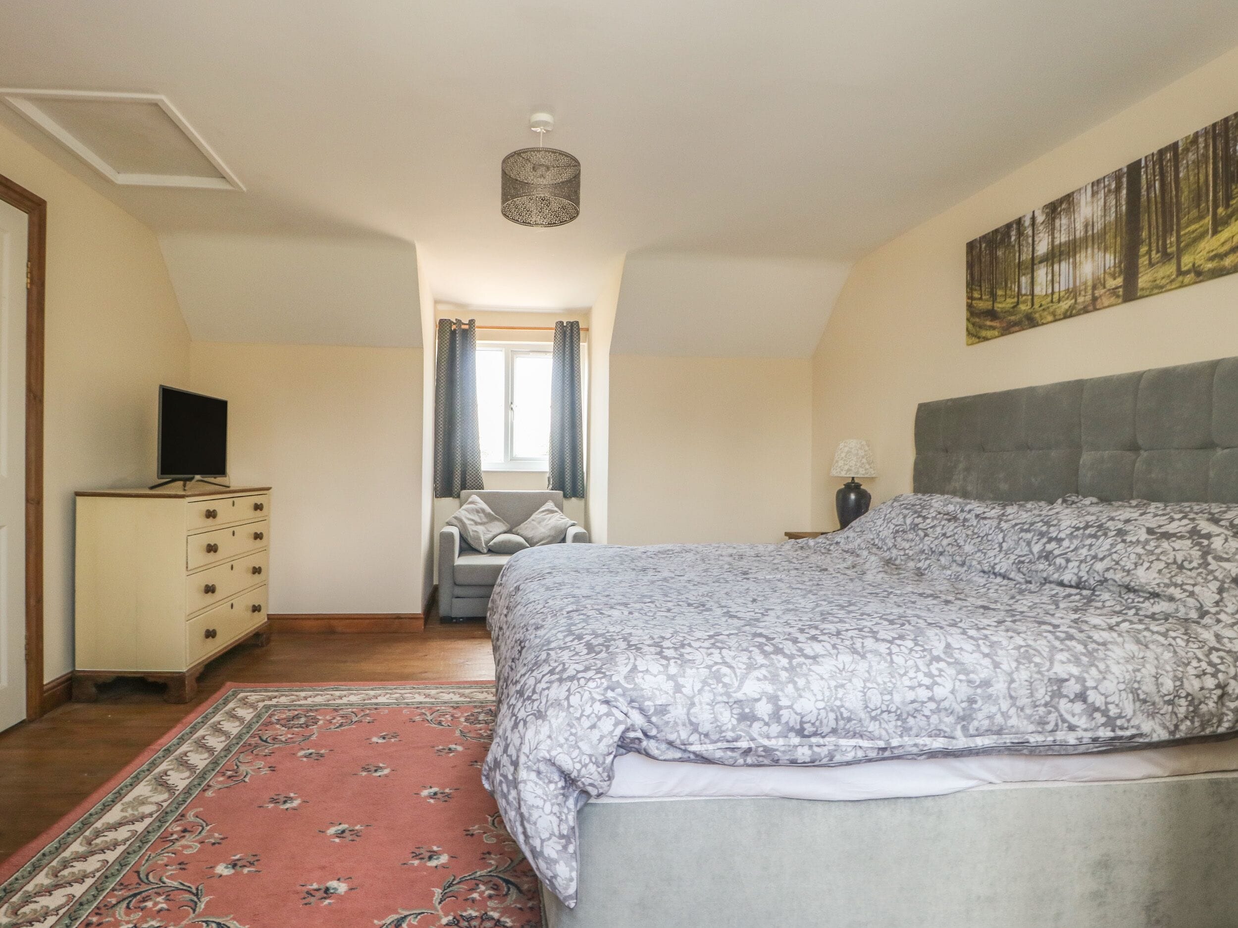 3 bedrooms, individually decorated, individually furnished, free WiFi