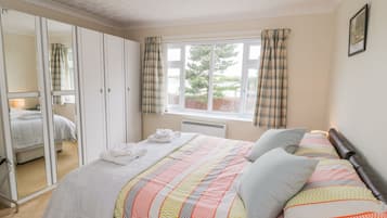Cottage | 2 bedrooms, individually decorated, individually furnished, free WiFi