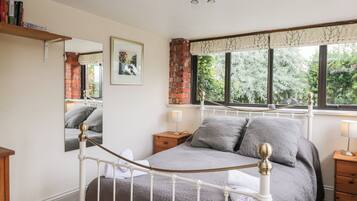 Cottage | 6 bedrooms, individually decorated, individually furnished, free WiFi