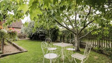 Cottage | Outdoor dining