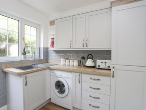 Cottage | Private kitchen | Fridge, microwave, dishwasher, electric kettle - Sea View Cottage (Menai Bridge)