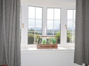Cottage | Interior - Sea View Cottage (Menai Bridge)
