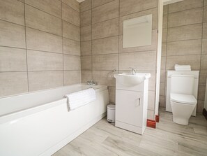 Cottage | Interior - Berrys Place Farm Cottage (Gloucester)
