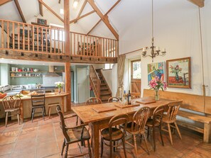 Cottage | Dining