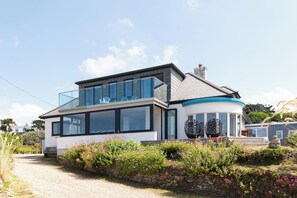 Cottage | Exterior - Blue Bay Beach House (Newquay)