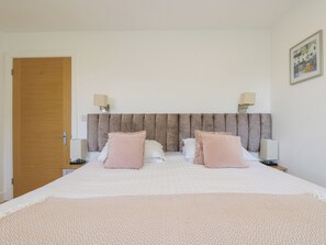 3 عدّة غرف نوم وبديكورات فريدة لكل غرفة وطراز فريد لكل وحدة