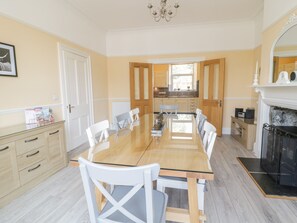 Cottage | Private kitchen | Microwave, dishwasher, electric kettle, toaster