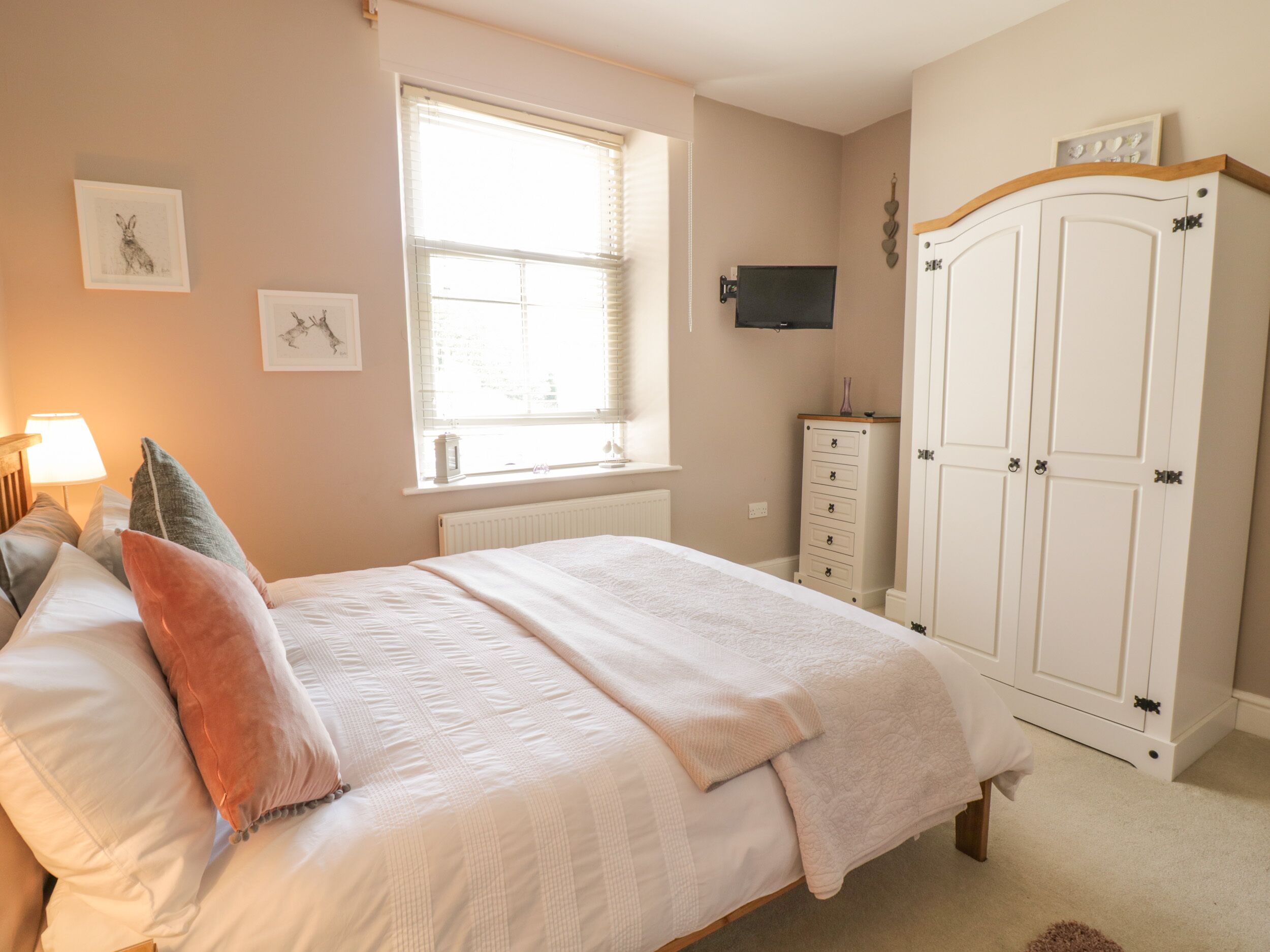 Cottage | 4 bedrooms, individually decorated, individually furnished, free WiFi