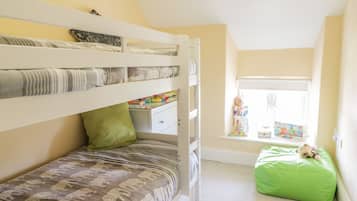 4 habitaciones, decoración personalizada y muebles diferentes
