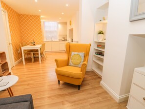Cottage | Interior - West Cliff Apartment (Whitby)