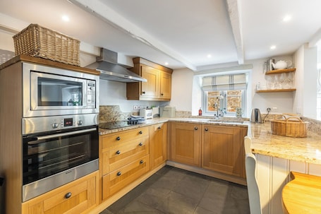 Refrigerador, microondas, placa de cocina, lavavajillas