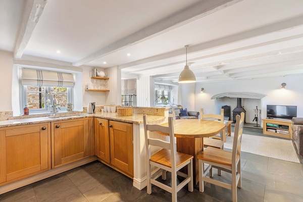 Cottage | Dining