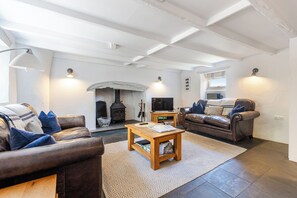 คอทเทจ | บริเวณนั่งเล่น | ทีวี