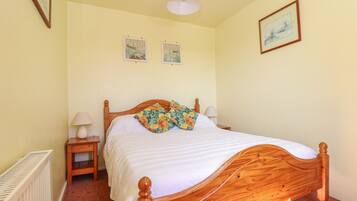 Cottage | 2 bedrooms, individually decorated, individually furnished, free WiFi